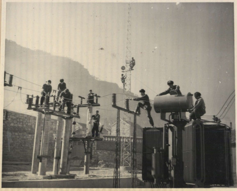 1978年8月，三万五千伏变电所接装外线.png