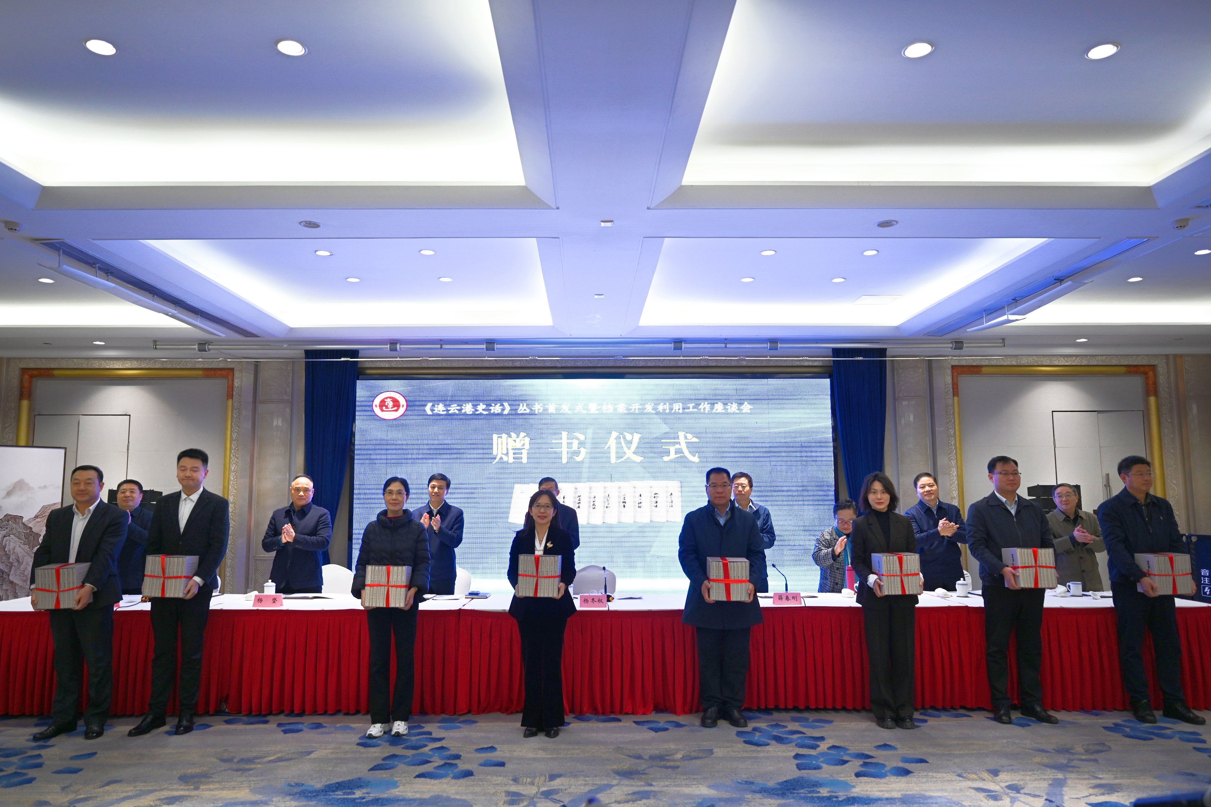 赠书照片第二批.jpg